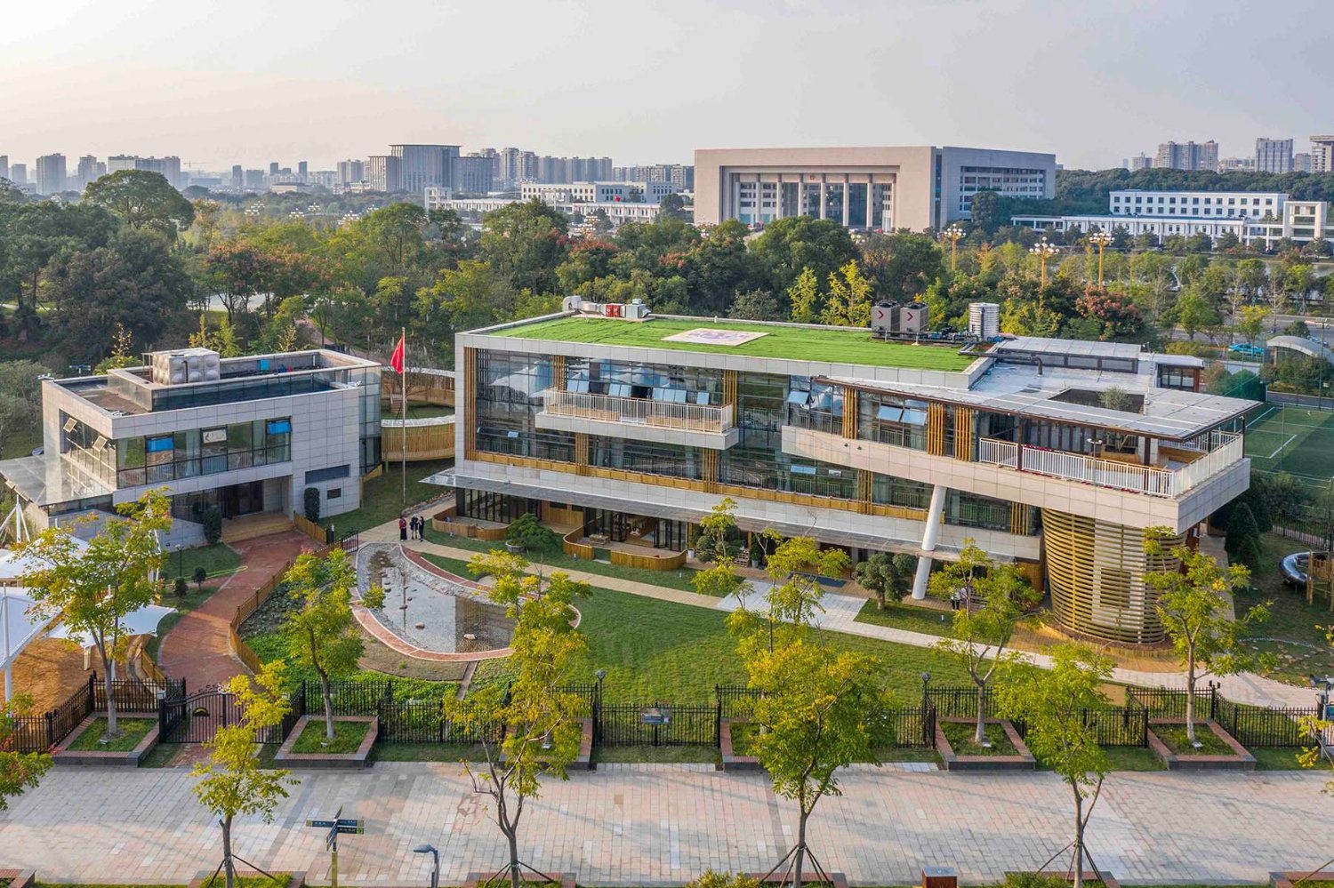 彼一米森林学院
